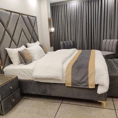 Hotel Swiss Pearl Lahore Room photo