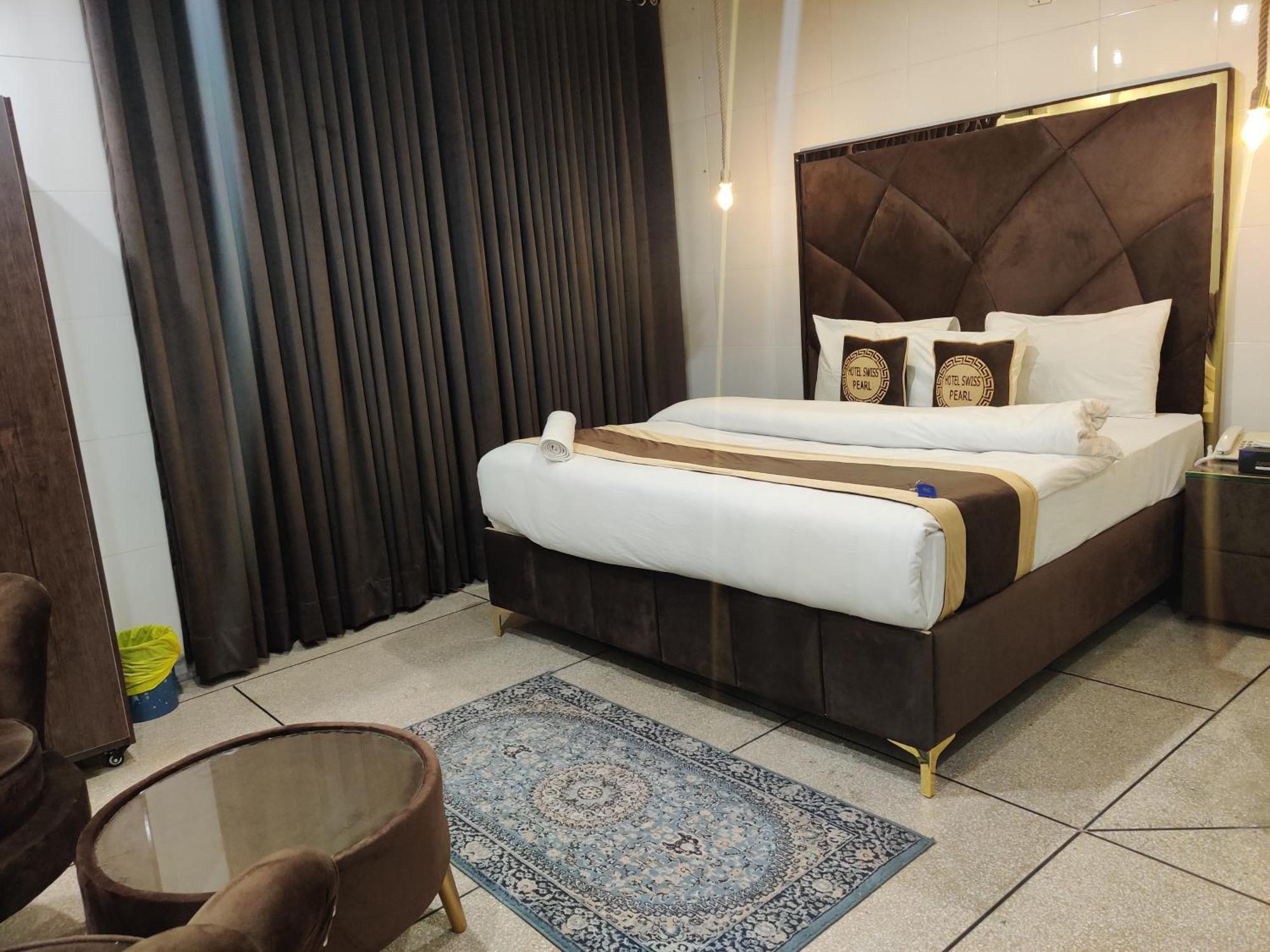Hotel Swiss Pearl Lahore Room photo