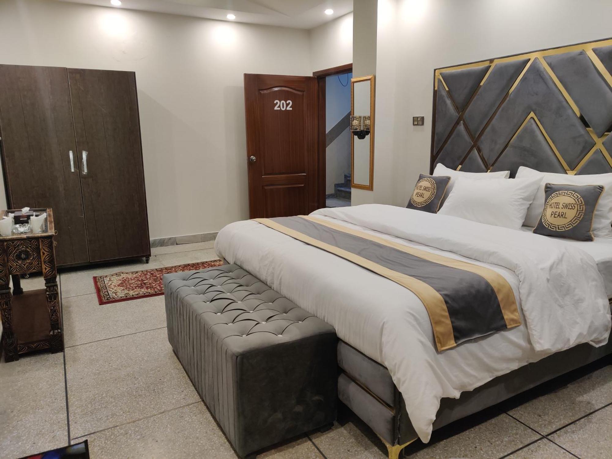 Hotel Swiss Pearl Lahore Room photo