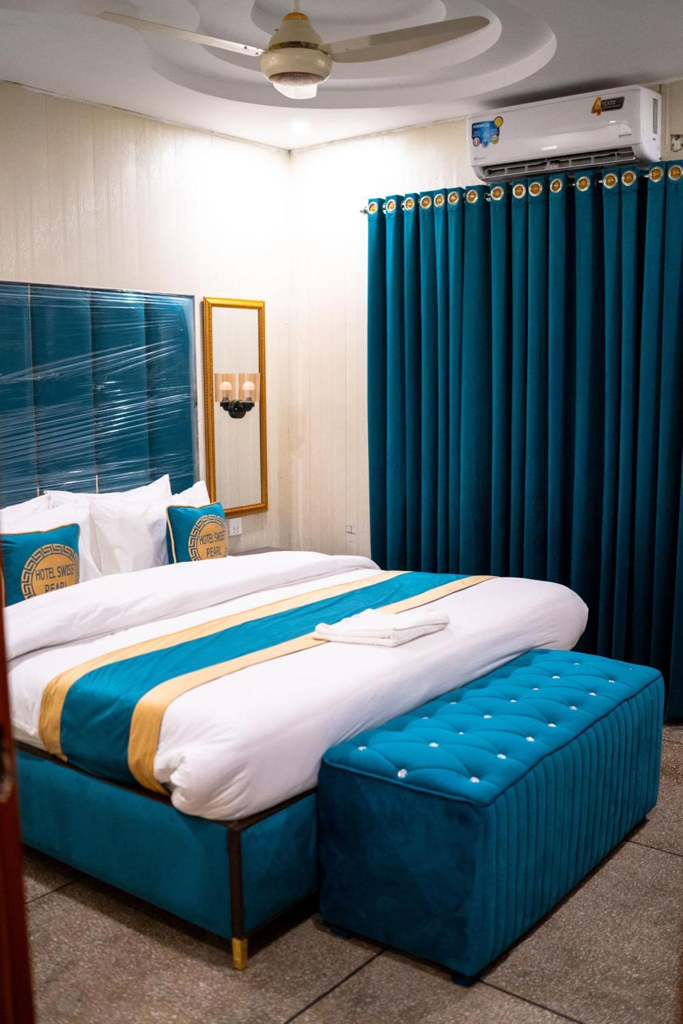 Hotel Swiss Pearl Lahore Room photo