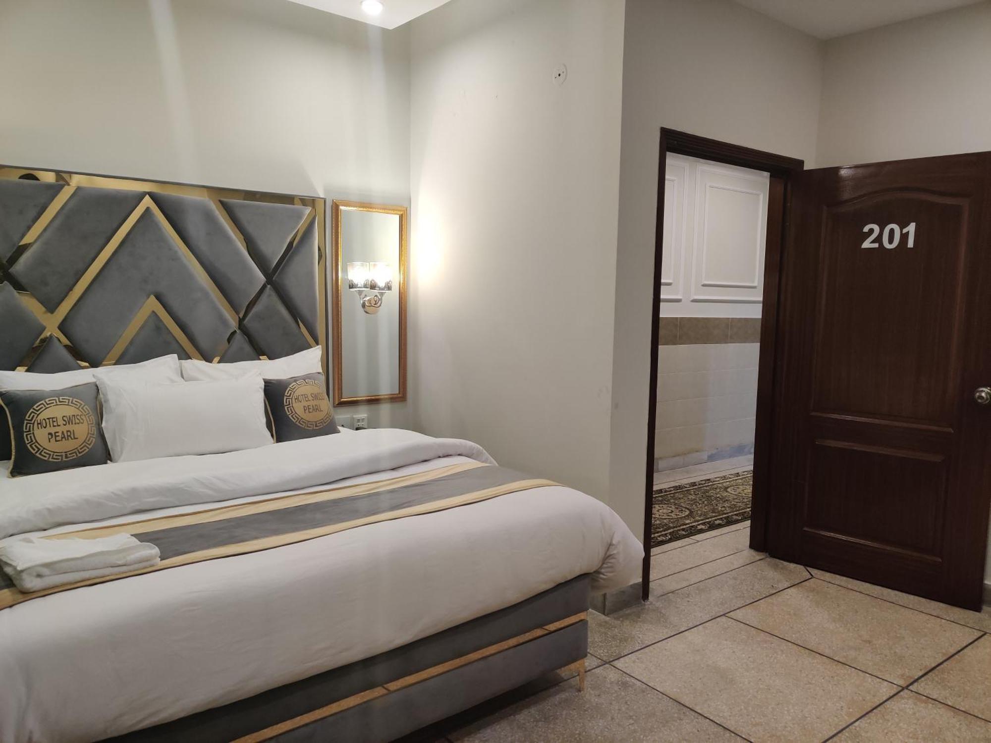 Hotel Swiss Pearl Lahore Room photo