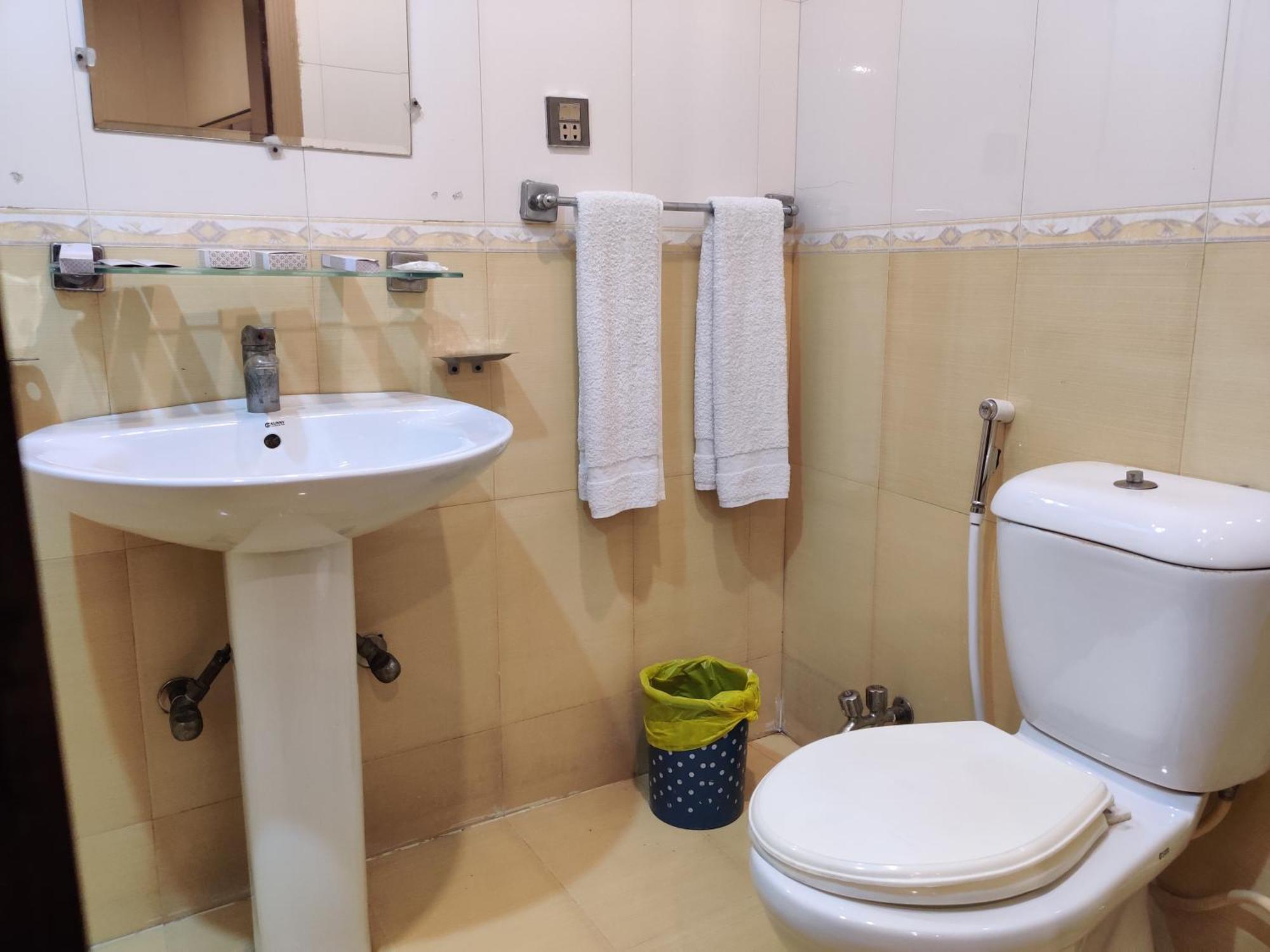 Hotel Swiss Pearl Lahore Room photo