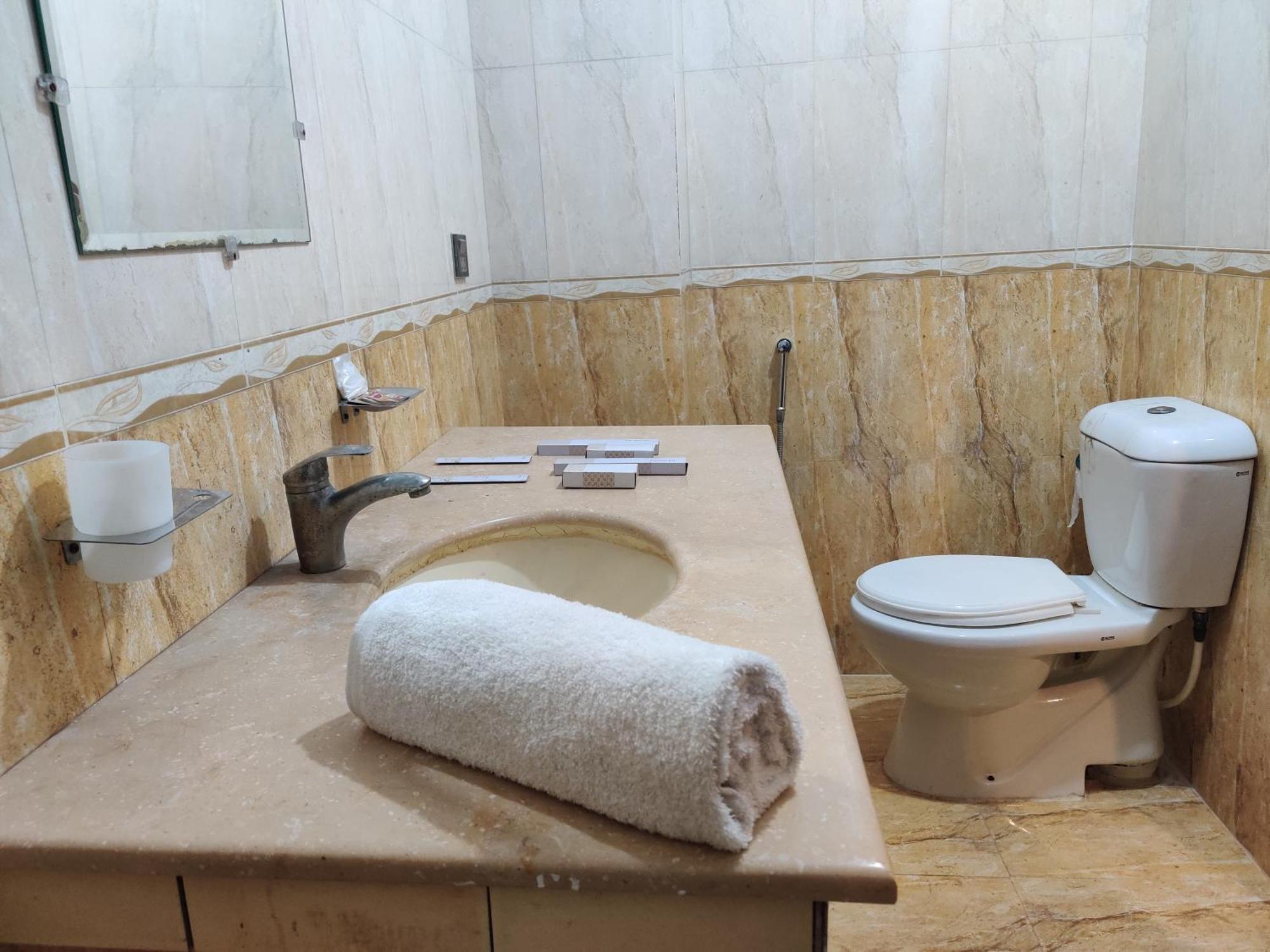 Hotel Swiss Pearl Lahore Room photo