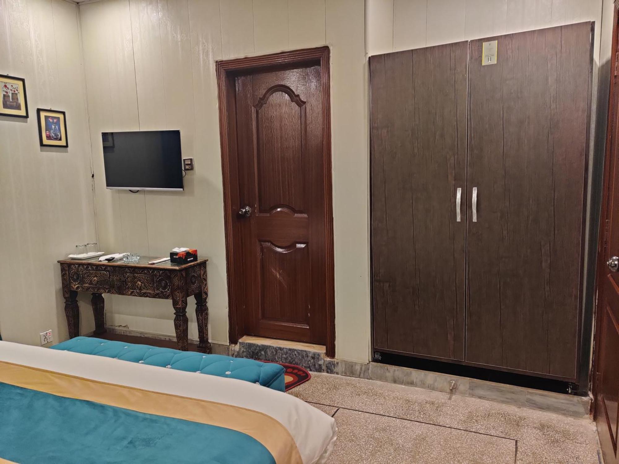 Hotel Swiss Pearl Lahore Room photo