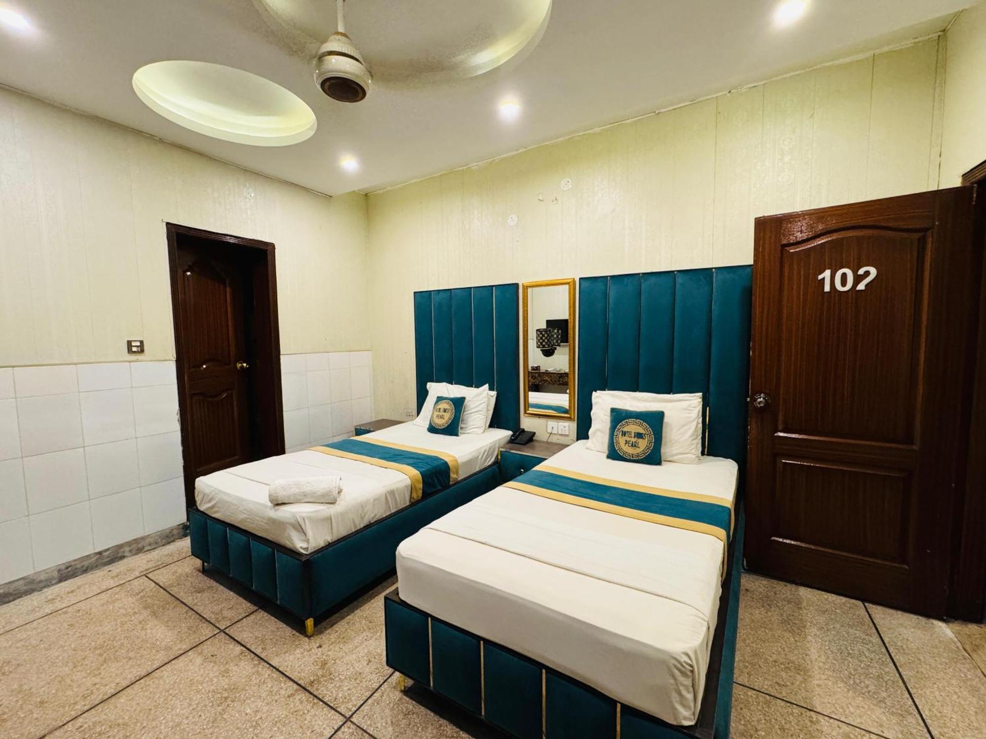 Hotel Swiss Pearl Lahore Room photo