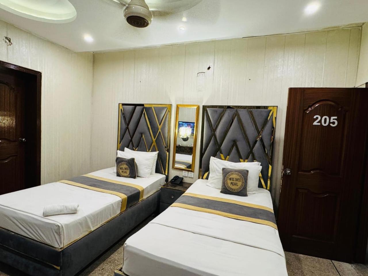 Hotel Swiss Pearl Lahore Room photo
